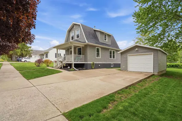 330 S Walnut AVE, New Hampton, IA 50659