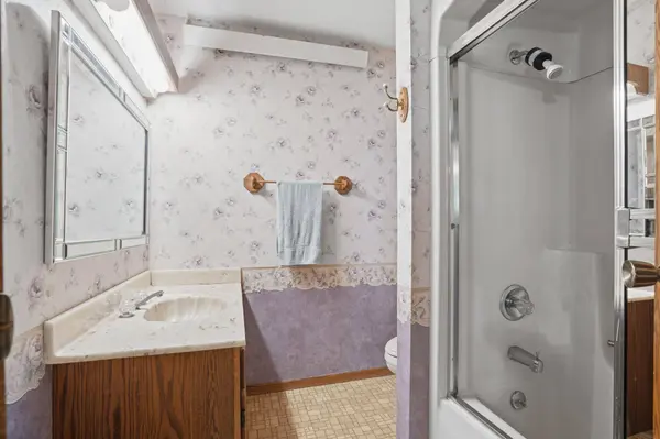 105 N EAST St, Lawler, IA 52154