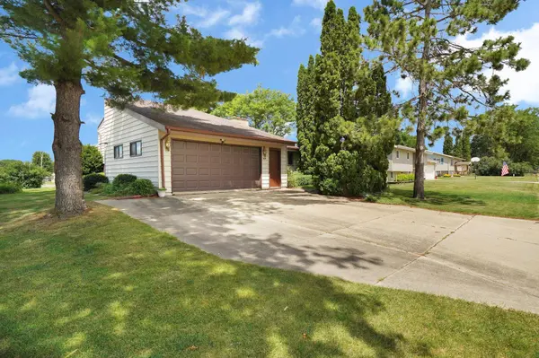 409 S 5th AVE, New Hampton, IA 50659