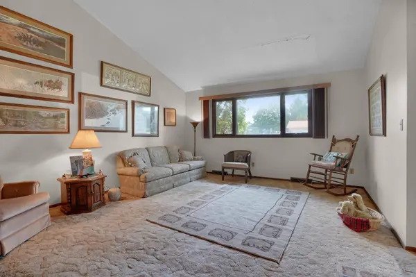 409 S 5th AVE, New Hampton, IA 50659