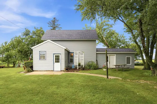 1892 Ivanhoe AVE, New Hampton, IA 50659
