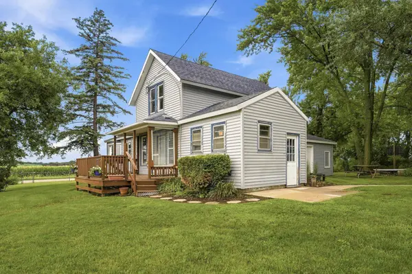 1892 Ivanhoe AVE, New Hampton, IA 50659