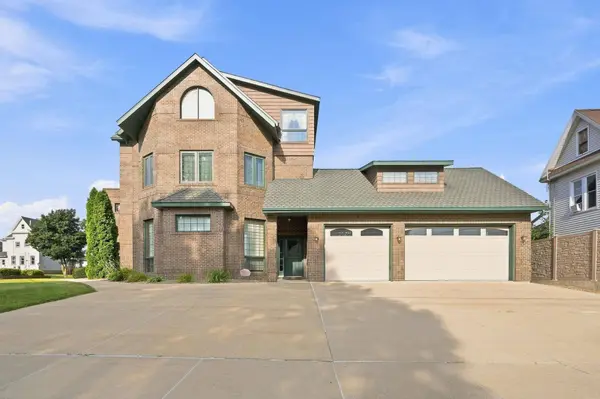 14 E Hale ST, New Hampton, IA 50659