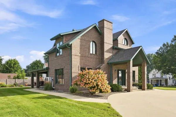 14 E Hale ST, New Hampton, IA 50659