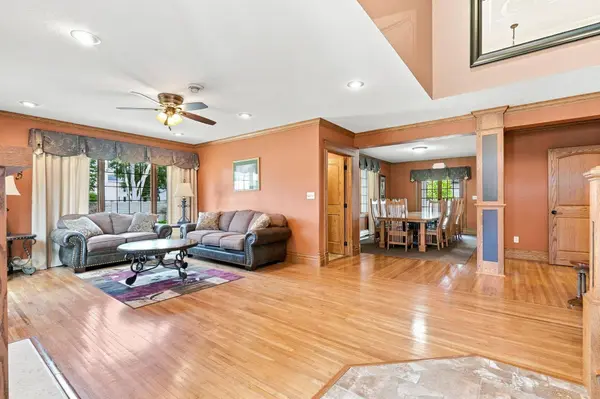14 E Hale ST, New Hampton, IA 50659