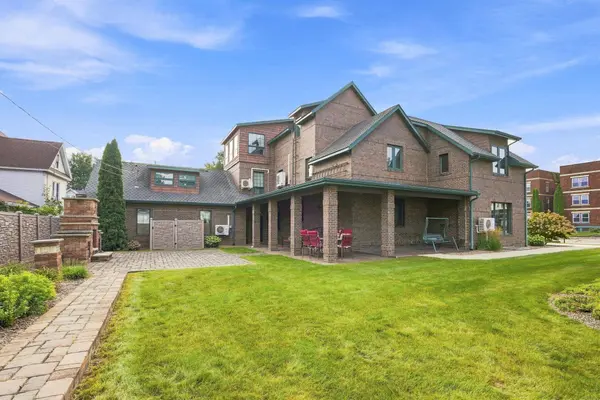 14 E Hale ST, New Hampton, IA 50659