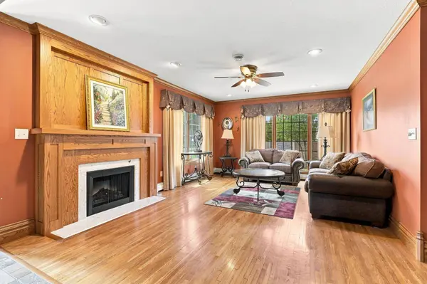 14 E Hale ST, New Hampton, IA 50659