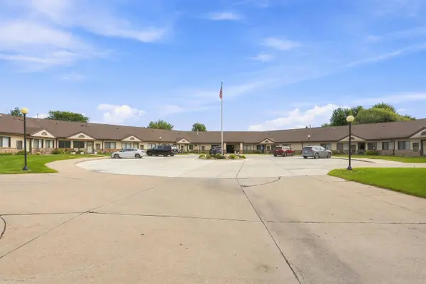 520 S 1st AVE #113, New Hampton, IA 50659
