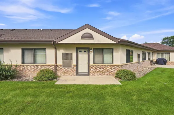 520 S 1st AVE #113, New Hampton, IA 50659