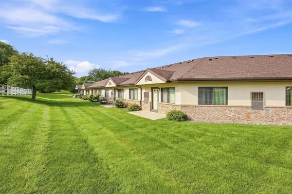 520 S 1st AVE #113, New Hampton, IA 50659