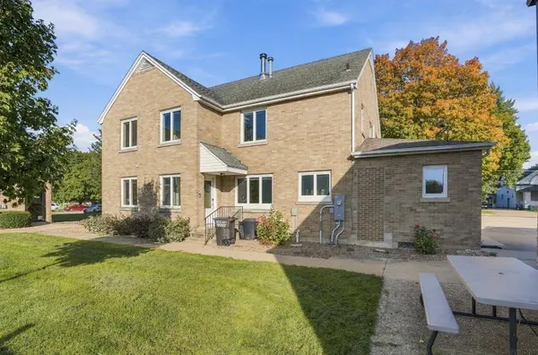 239 S Walnut AVE, New Hampton, IA 50659
