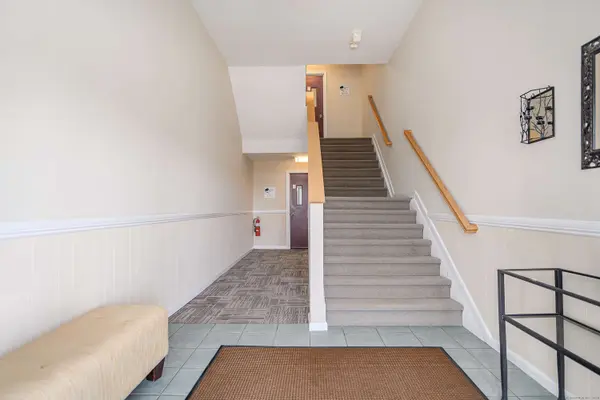 17 Fordyce Court #APT 13, New Milford, CT 06776