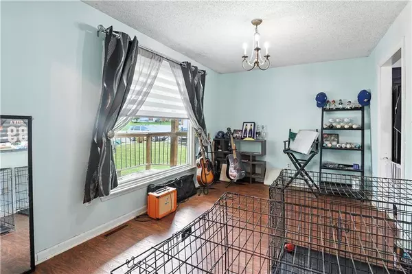 2735 S Peck AVE, Independence, MO 64055