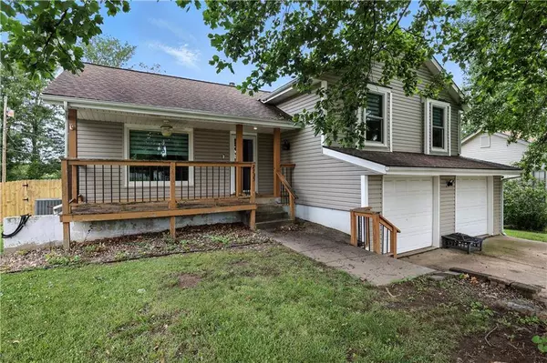 2735 S Peck AVE, Independence, MO 64055