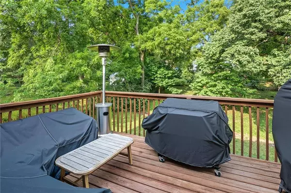 6708 N Grand AVE, Gladstone, MO 64118