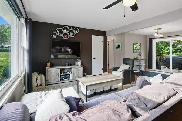 6708 N Grand AVE, Gladstone, MO 64118