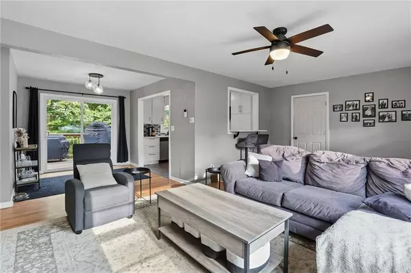 6708 N Grand AVE, Gladstone, MO 64118