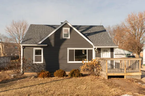 938 E Riverside Blvd, Loves Park, IL 61111-4735