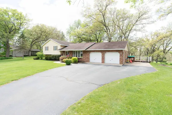 10594 Grover Oaks Road, Roscoe, IL 61073
