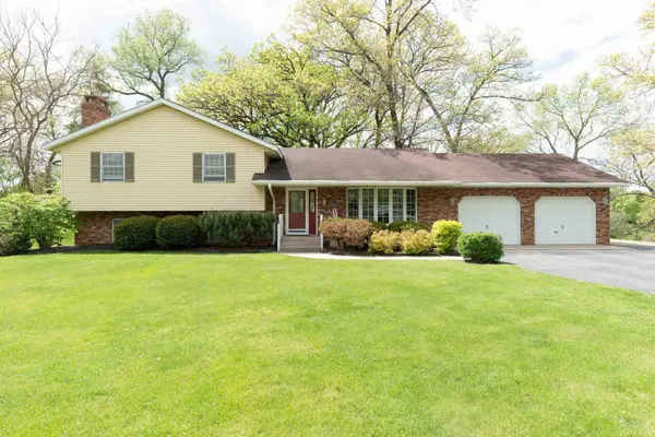 10594 Grover Oaks Road, Roscoe, IL 61073