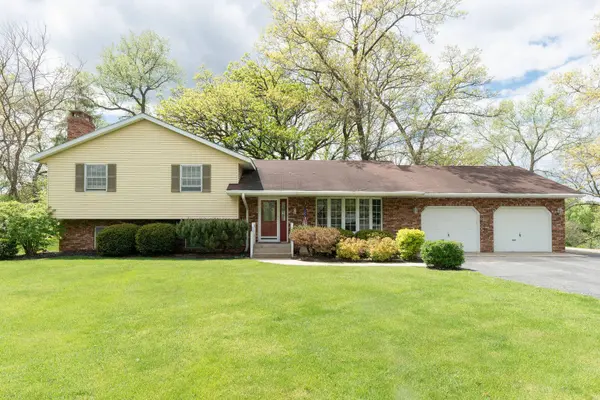 10594 Grover Oaks Road, Roscoe, IL 61073