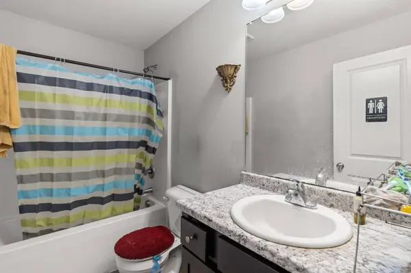 2121 E 25th Street, Des Moines, IA 50317