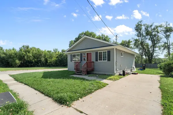 2121 E 25th Street, Des Moines, IA 50317