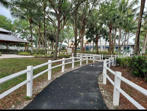 WhatsApp Image 2025-10-23 at 23.07.39_6af12358