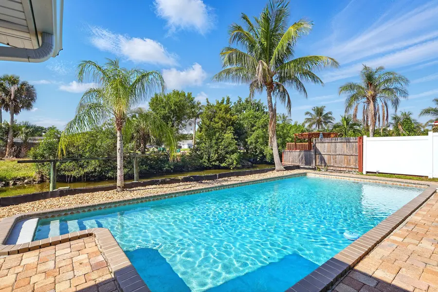 135 Richland Ave, Merritt Island, FL 32953-3377