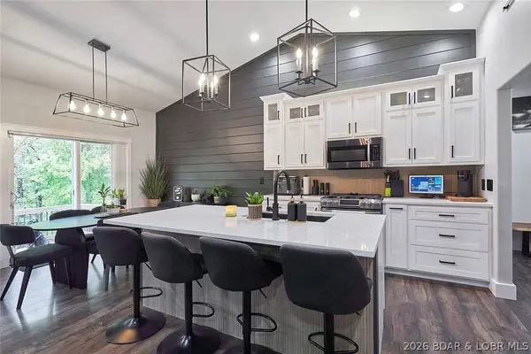 137 Spring RD, Lake Ozark, MO 65049