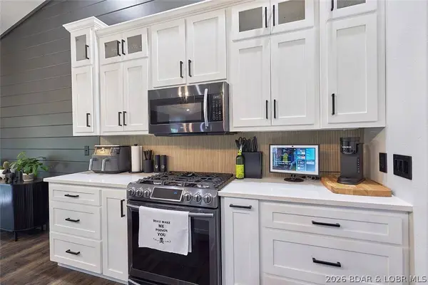 137 Spring RD, Lake Ozark, MO 65049