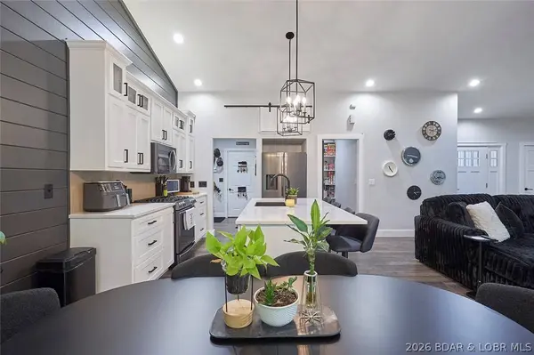 137 Spring RD, Lake Ozark, MO 65049
