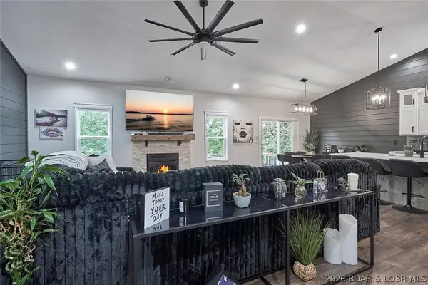 137 Spring RD, Lake Ozark, MO 65049