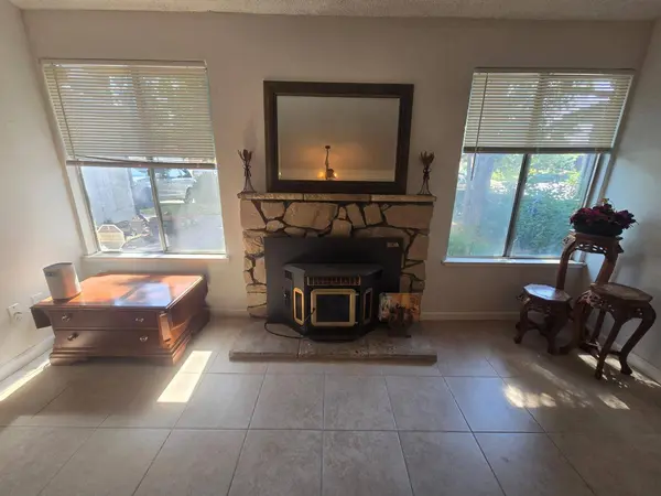 2888 Azevedo DR, Sacramento, CA 95833