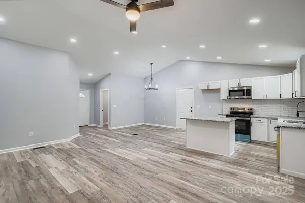 1276 Hidden Creek CIR, Hickory, NC 28602