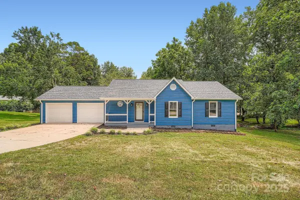 1276 Hidden Creek CIR, Hickory, NC 28602