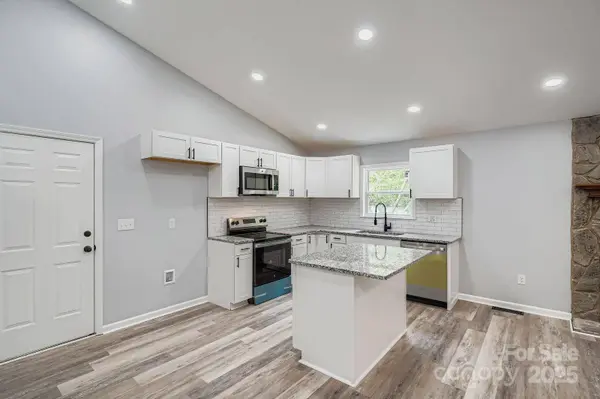 1276 Hidden Creek CIR, Hickory, NC 28602