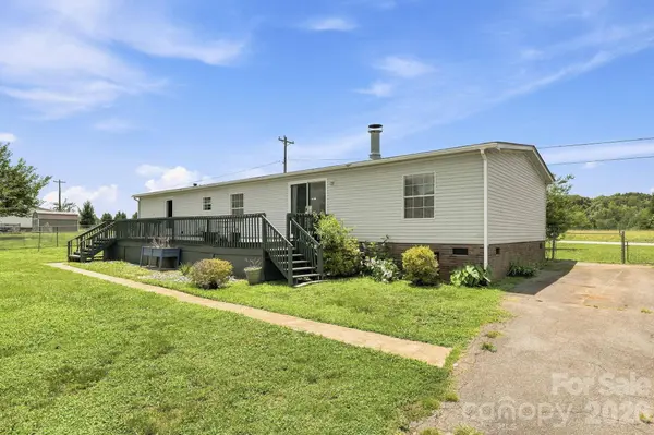 2299 Dellinger DR, Newton, NC 28658