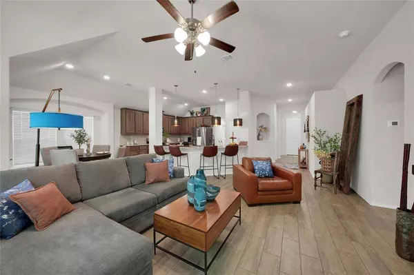 9824 Mescalbean Boulevard, Fort Worth, TX 76036