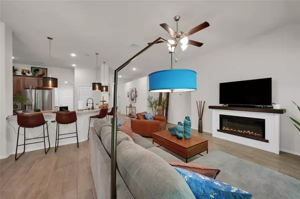 9824 Mescalbean Boulevard, Fort Worth, TX 76036