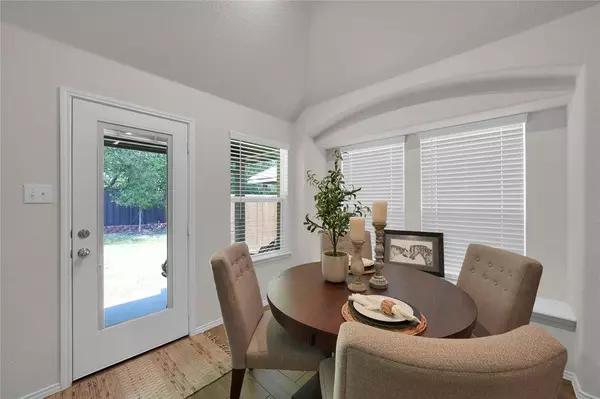 9824 Mescalbean Boulevard, Fort Worth, TX 76036