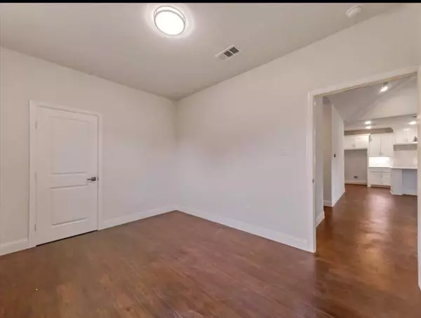 2029 S Edgewood Terrace, Fort Worth, TX 76105