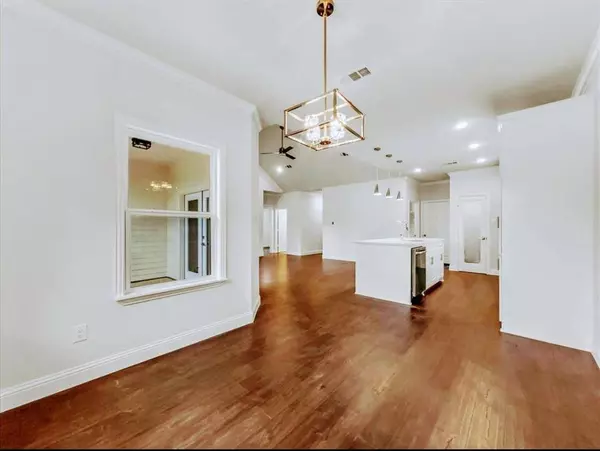 2029 S Edgewood Terrace, Fort Worth, TX 76105