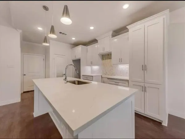 2033 S Edgewood Terrace, Fort Worth, TX 76105
