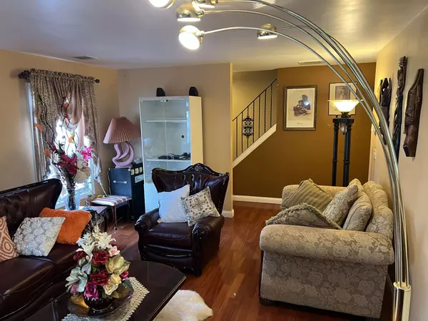 415 Wheatsheaf Rd, Roselle, NJ 07203-1860