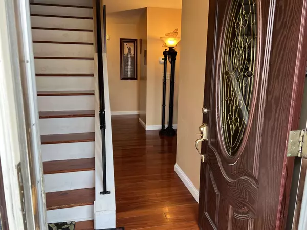 415 Wheatsheaf Rd, Roselle, NJ 07203-1860