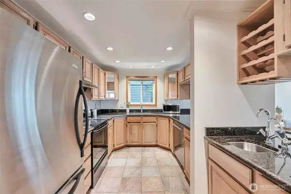 1028 Lakeview BLVD E #6, Seattle, WA 98102