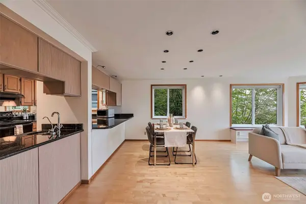 1028 Lakeview BLVD E #6, Seattle, WA 98102