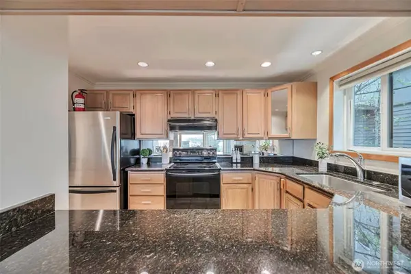 1028 Lakeview BLVD E #6, Seattle, WA 98102