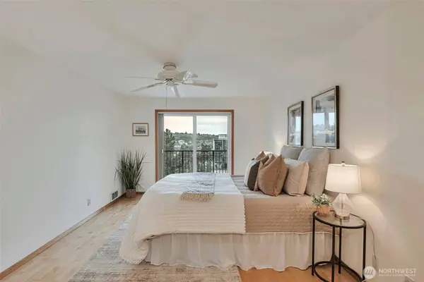 1028 Lakeview BLVD E #6, Seattle, WA 98102